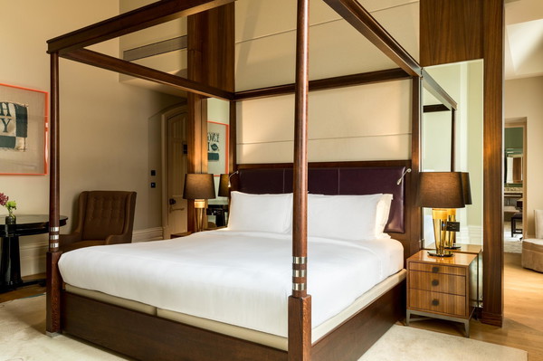 The Royal Suite, 3 Bedroom Residential Suite, Chambers Club - Bed