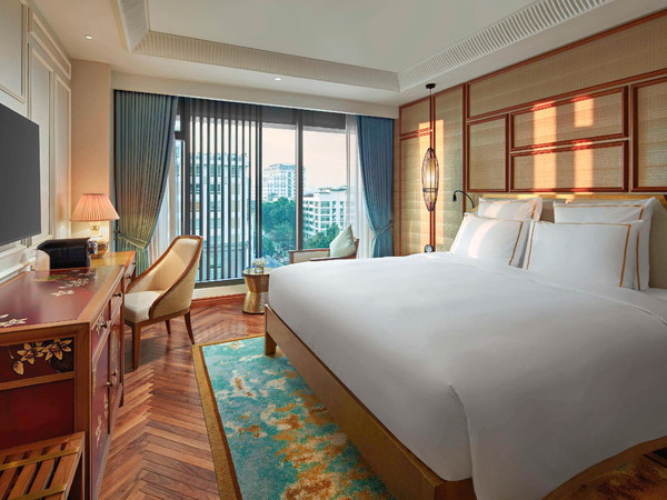 Deluxe Room, 1 King Bed - Guestroom