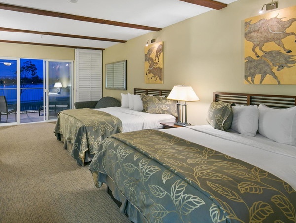 2 Queen Beds Bay View