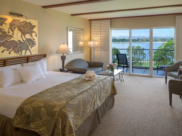 Bay View Suite with King Bed - Bed