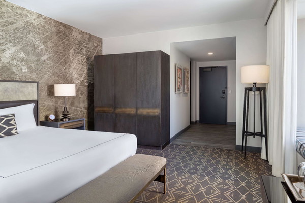 Corner King - Bed