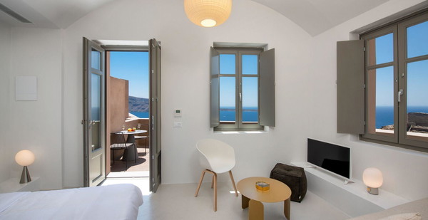 Superior Suite with Outdoor Hot Tub - Bed