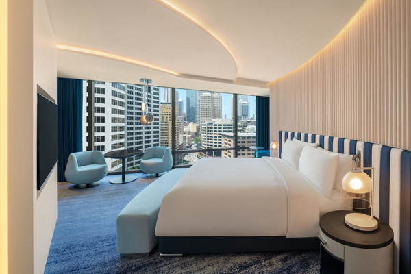 Fabulous Room, Larger Guest Room, 1 King, City View