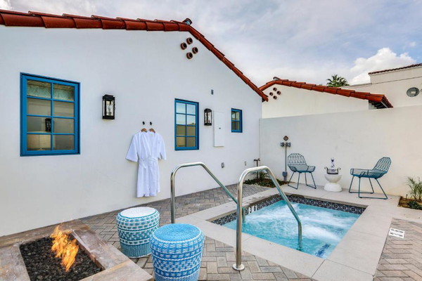 Hot tub