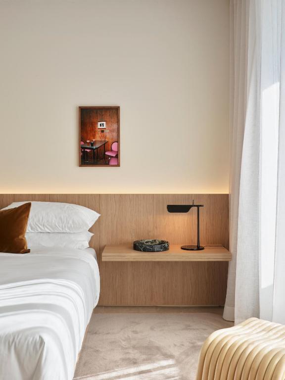 Standard Courtyard Room